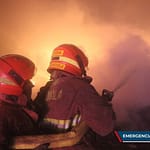 Bomberos combaten el incendio en el vertedero de AMSA